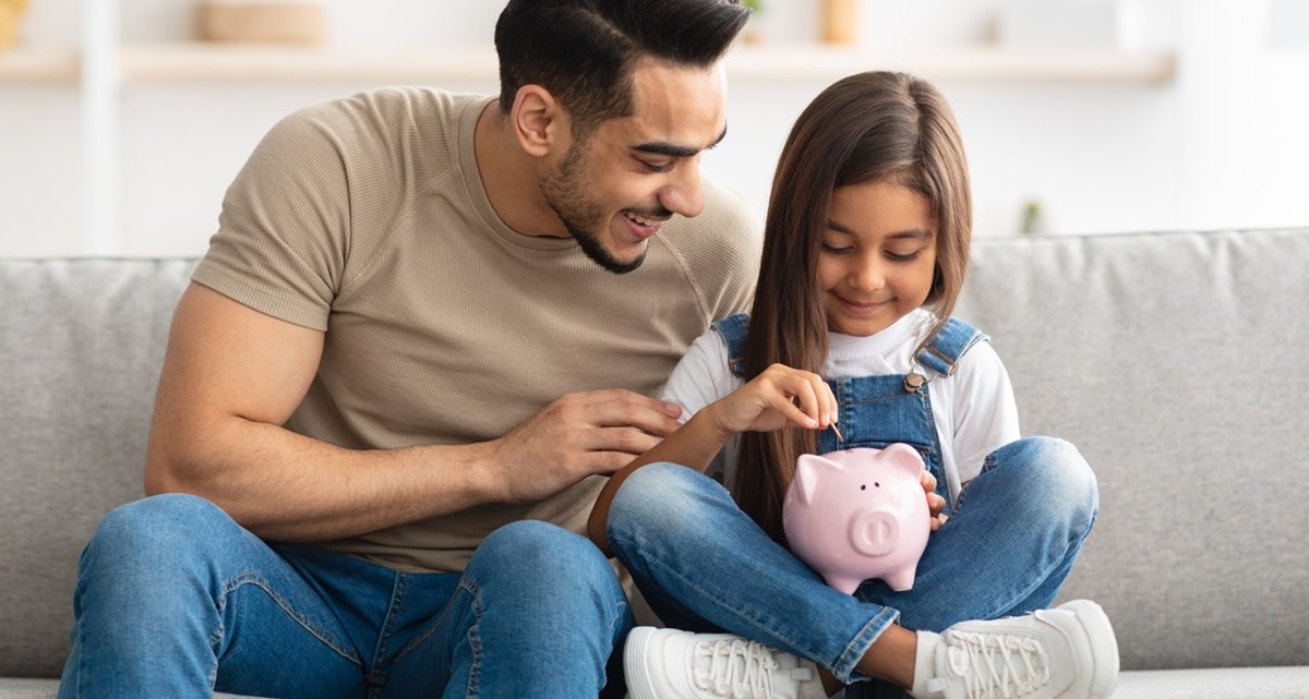 Un regalo del Día del Niño que les durará toda la vida: Enséñalos a ahorrar con estos tips