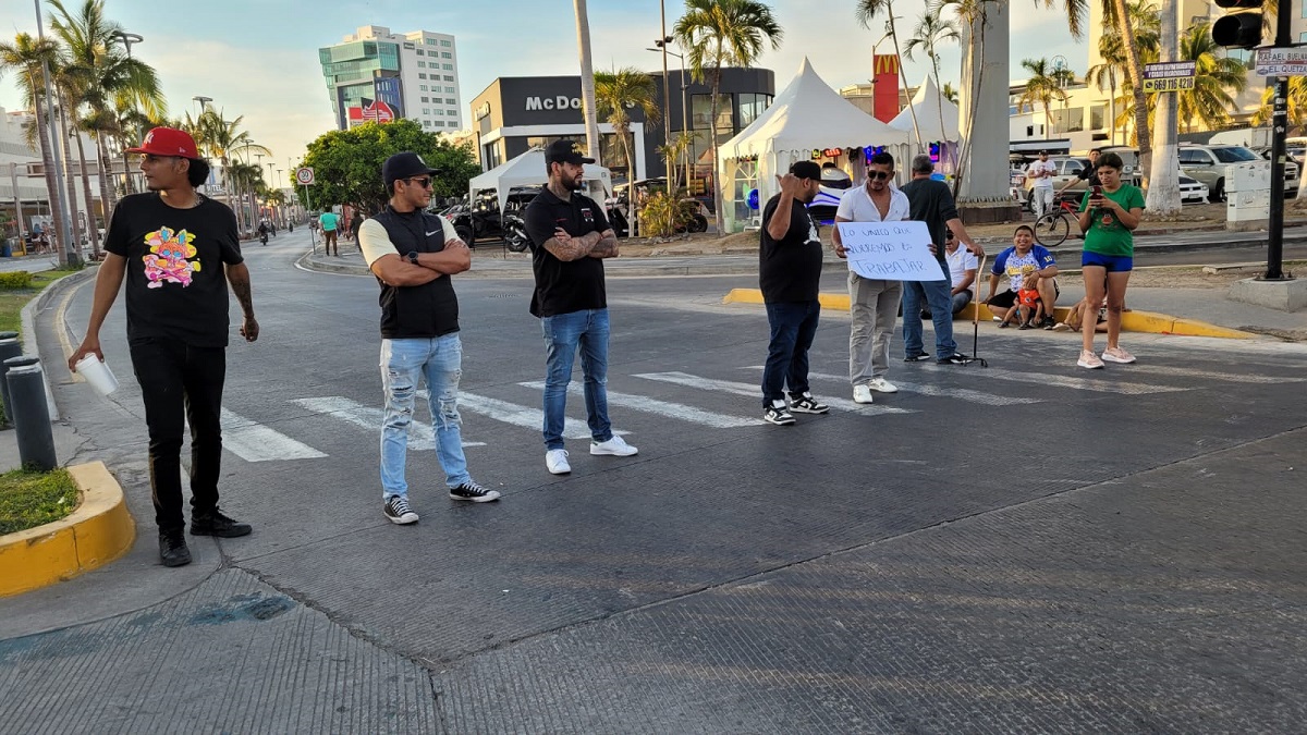 Por extinguirse fiestas ambulantes en Mazatlán ahora protestan aurigueros y pulmonías por Ley anti-ruido