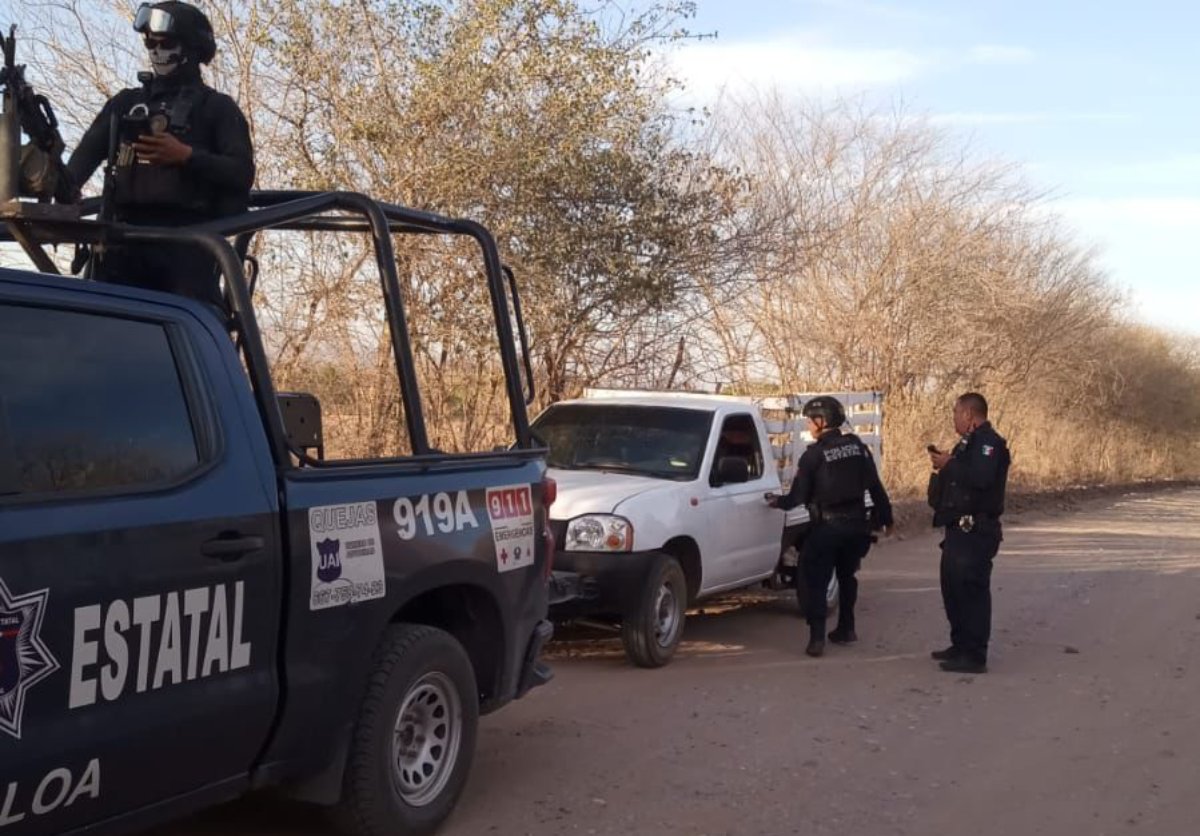Recuperan una camioneta de redilas robada en Tacuichamona, Culiacán