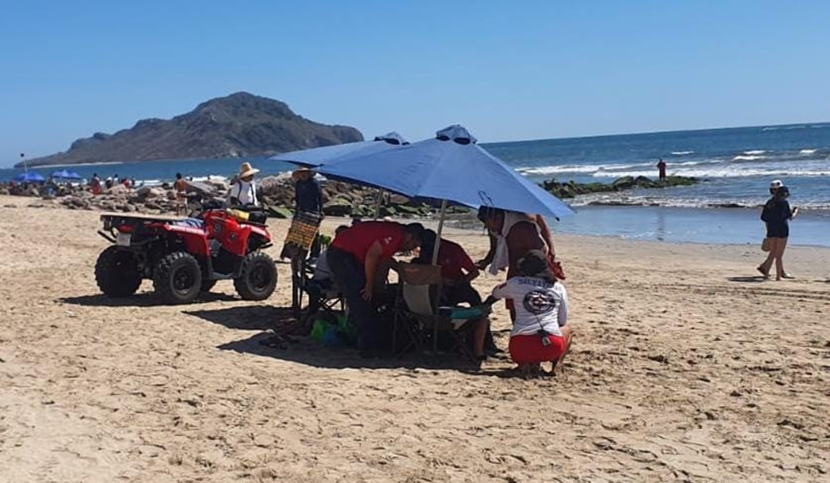 Salvavidas ponen a salvo a dos menores en playas de Mazatlán