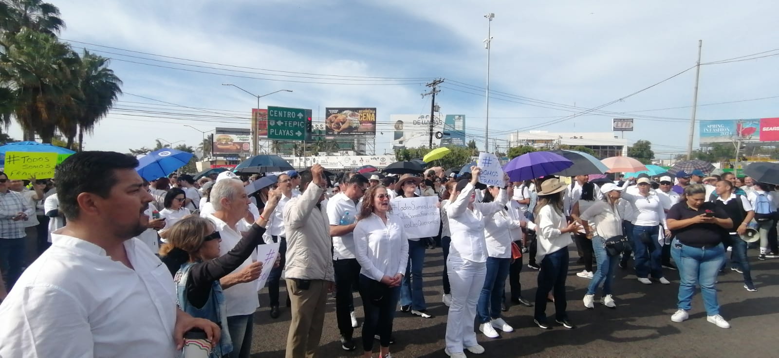 “Todos somos Luis, todos somos Francisco”; se manifiestan militantes del PAS y bloquean calles en Mazatlán