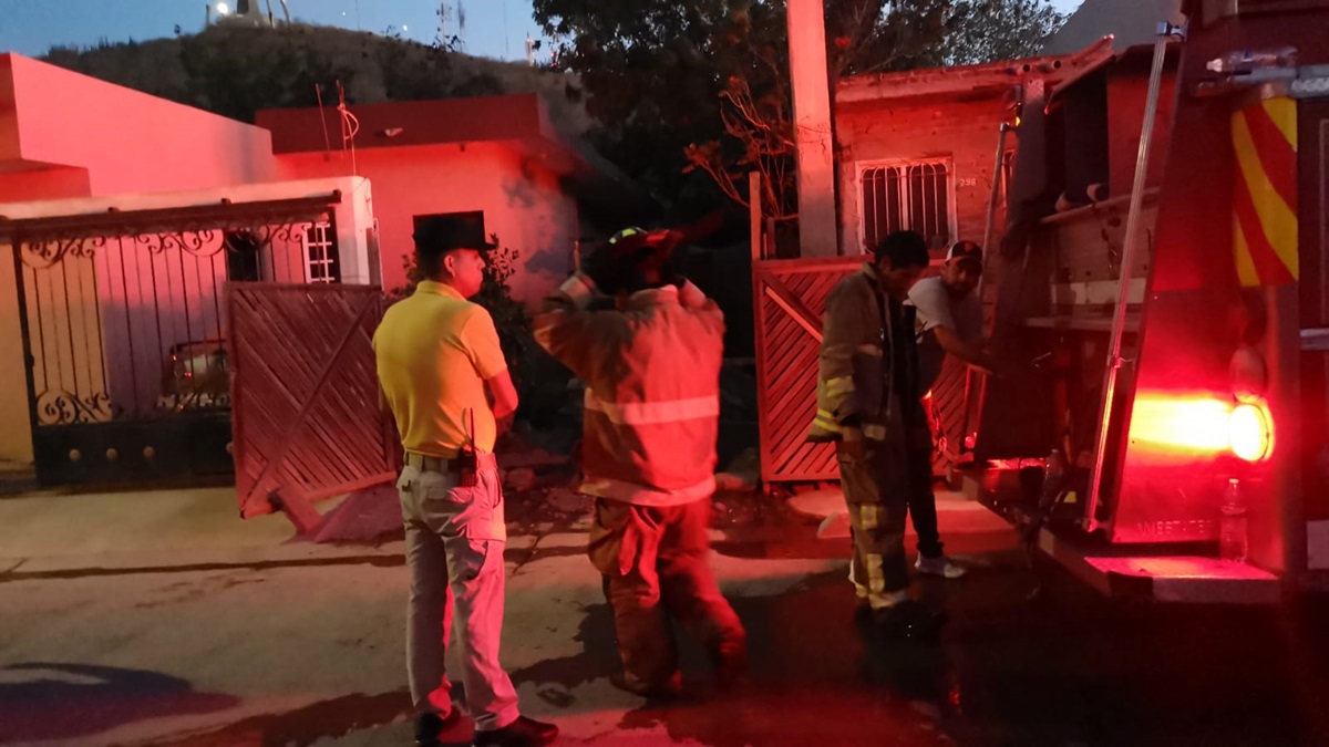 Se incendia vivienda en la colonia Las Malvinas, en Los Mochis