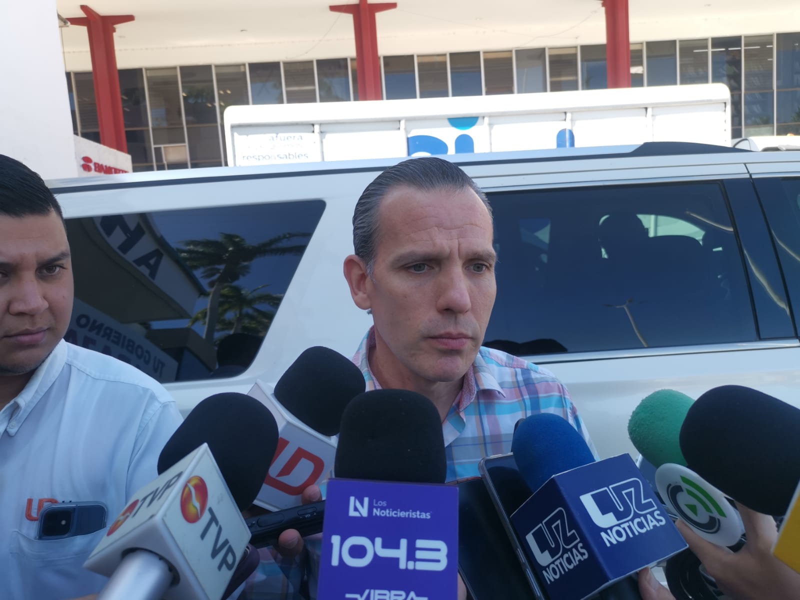 Refuerzan vigilancia en IMSS de Los Mochis tras lo ocurrido por médico falso: Julio Romanillo