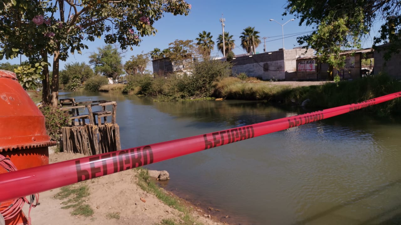 Sin vida y dentro de un canal localizan a un hombre en fraccionamiento de Los Mochis