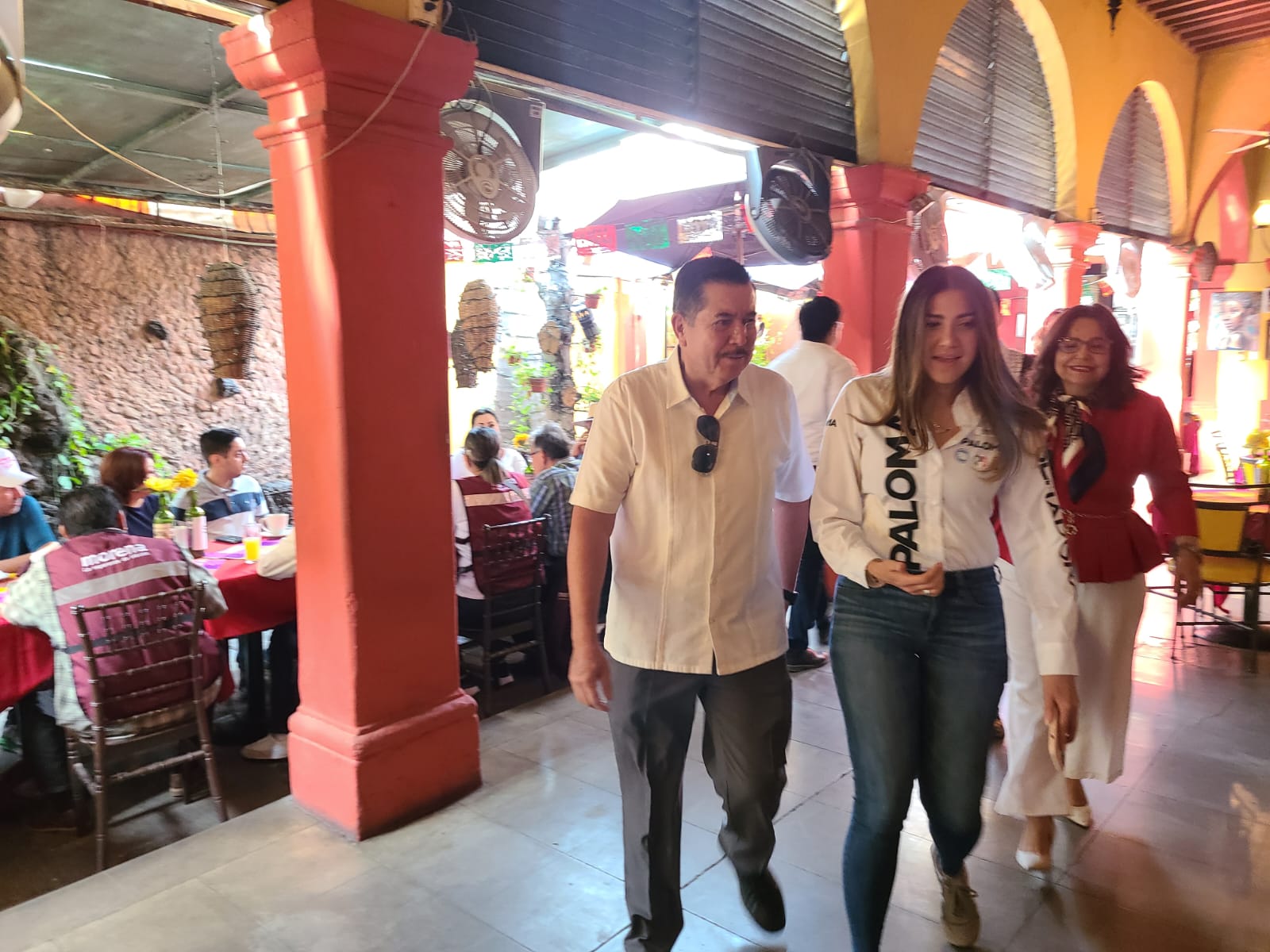Crónicas de campaña | Se puso tenso el ambiente en el famoso restaurante Los Portales, de Culiacán