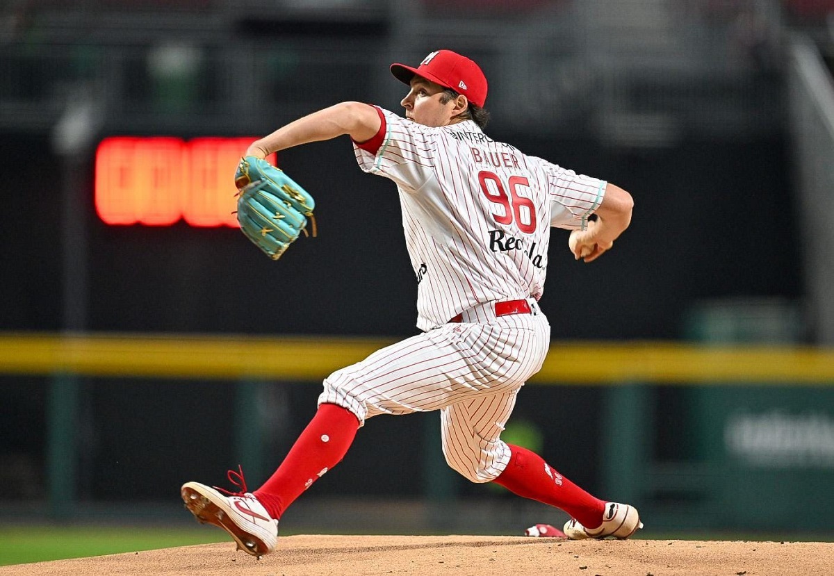Trevor Bauer sufre en su debut como diablo en la Liga Mexicana de Beisbol