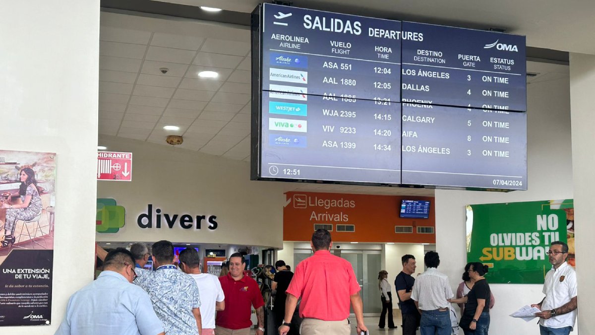 Regresan a sus hogares los turistas ‘eclipsados’ de Mazatlán