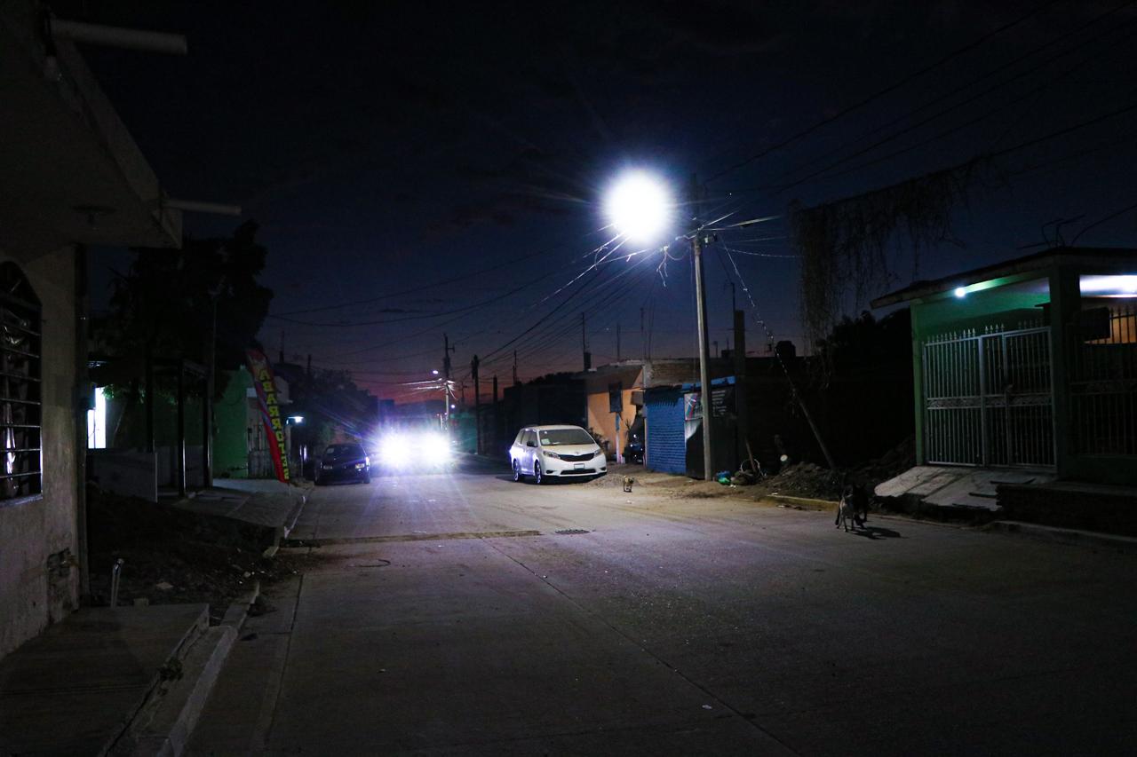 Van por más seguridad en la colonia Sinaloa de Mazatlán, comienzan por mejorar alumbrado
