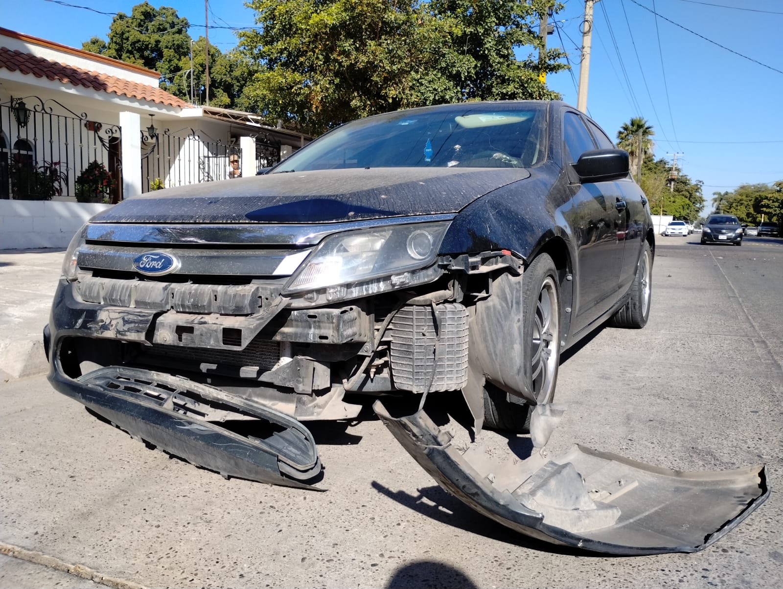 Motociclista sufre lesiones tras ser arrollado por un vehículo en el Centro de Los Mochis