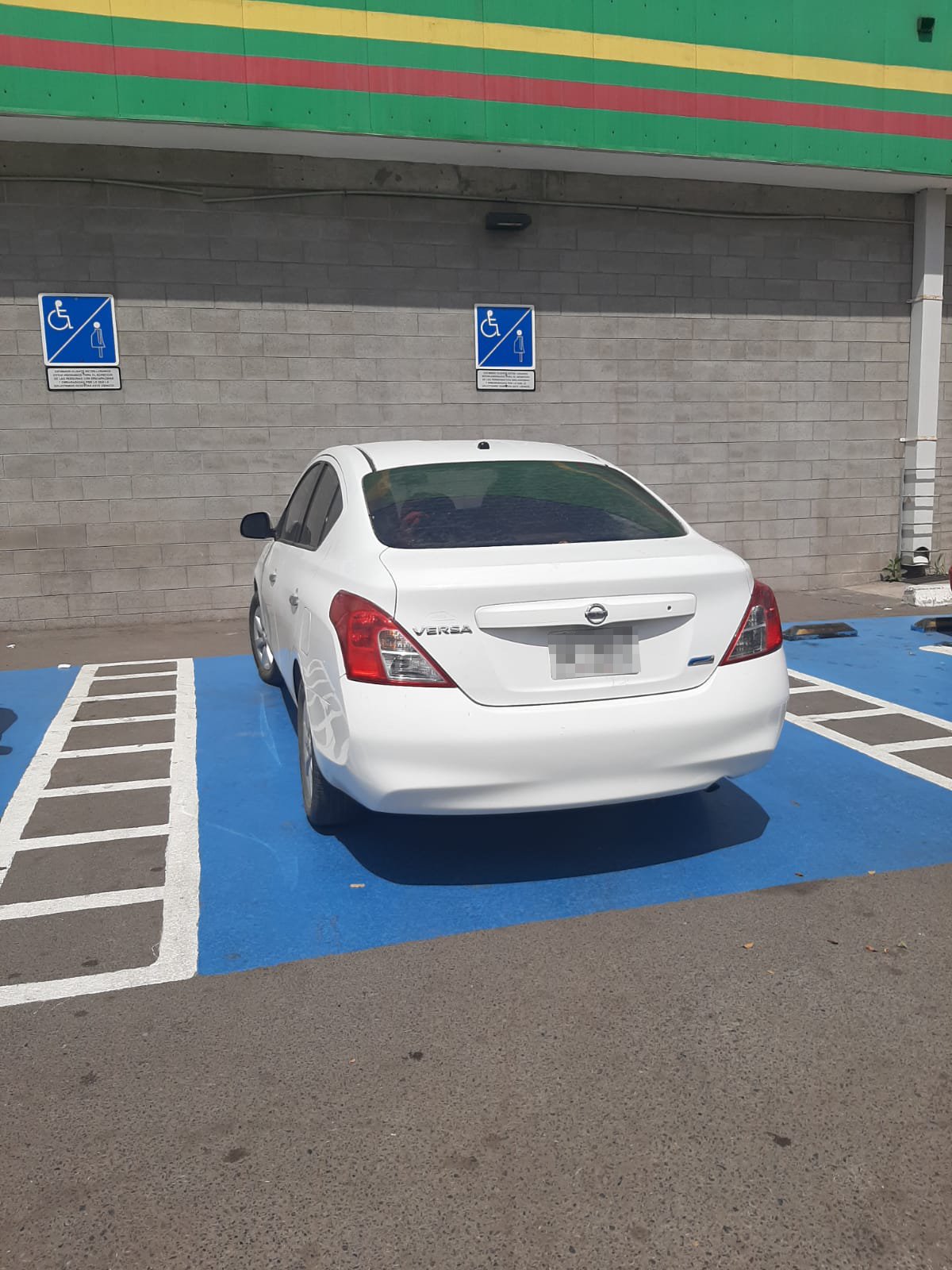 Tránsito Municipal en Ahome, a la caza de automovilistas que se estacionan en espacios azules