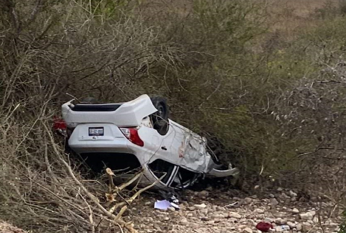 Conductor resulta gravemente herido luego de volcar en la maxipista Culiacán-Mazatlán