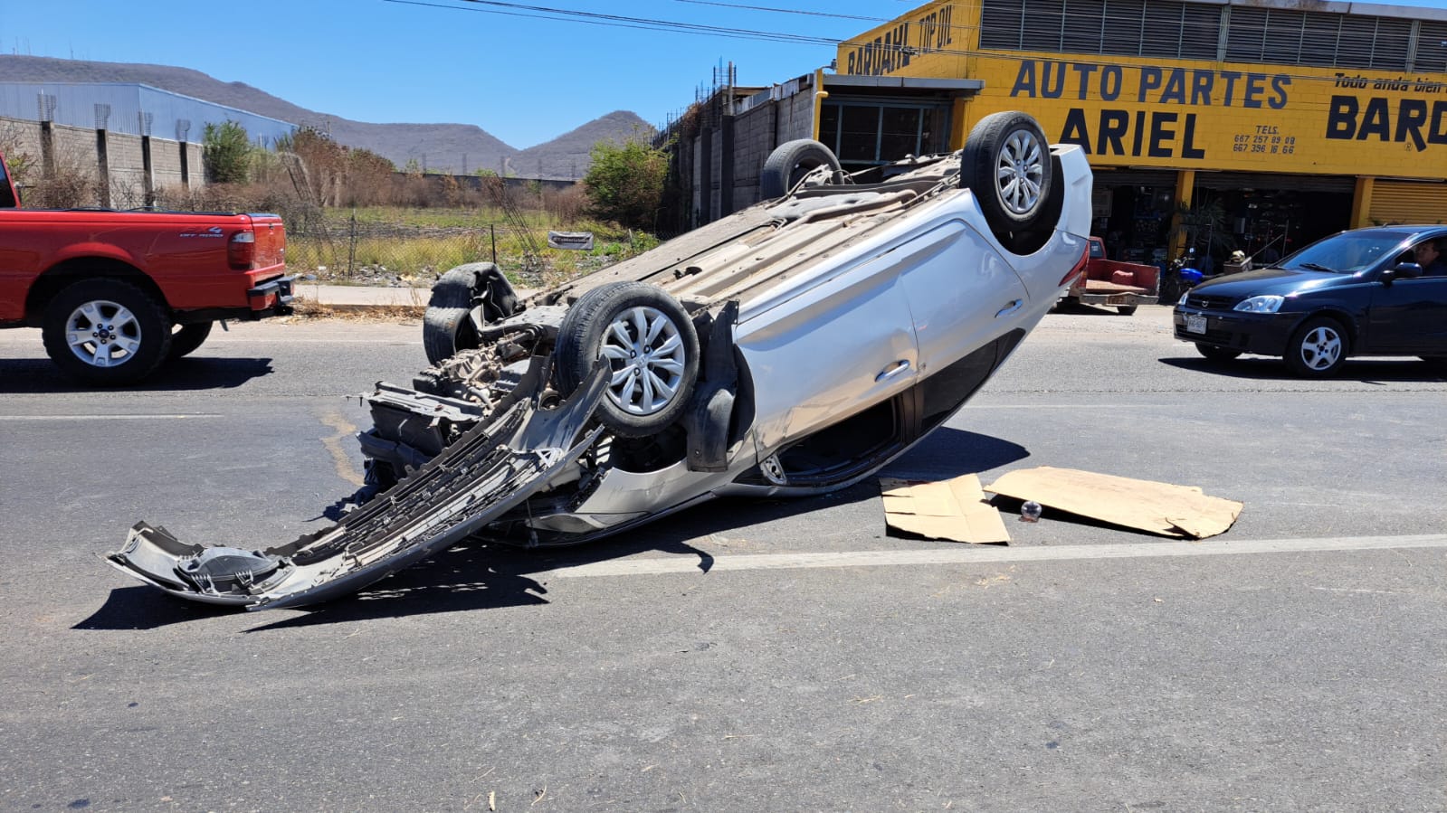 Vuelca automóvil sobre La Costerita; hay un lesionado