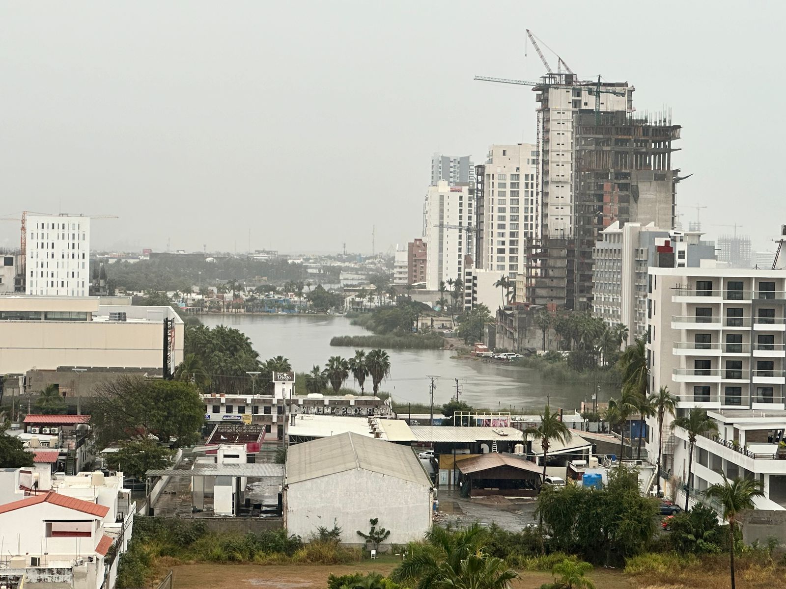 ‘Viven inmobiliarios viacrusis’, propone Memo Romero acabar con trámites en Mazatlán y doble oficina de promoción turística