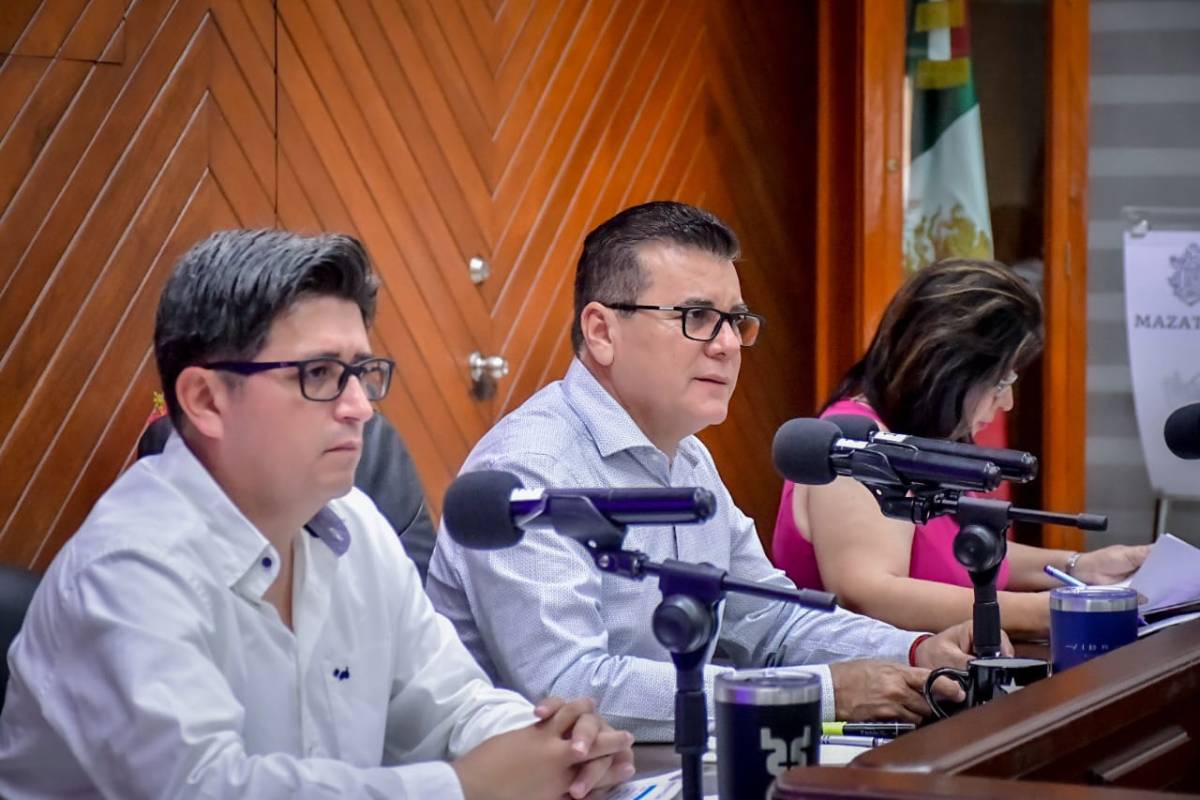 Alcalde de Mazatlán apelará ordenamiento del IEES que lo obligó a retirar post por presunto proselitismo