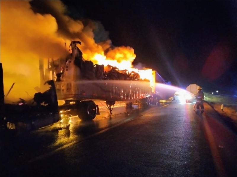¡Es el infierno! Siguen bloqueos, quema de unidades y hallazgo de cuerpos en Zacatecas