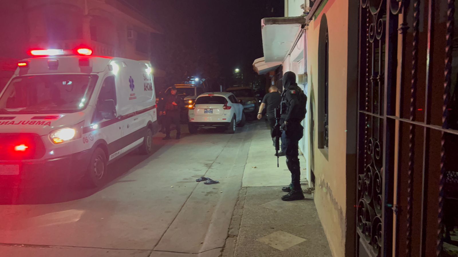 Lo atacan a balazos y lo hieren; se opuso a que le robaran su vehículo en Los Mochis