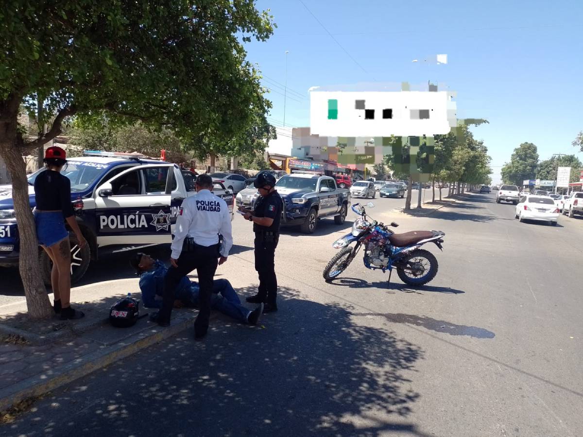 Motociclista resultó herido al ser impactado por el conductor de una vagoneta, en Guasave