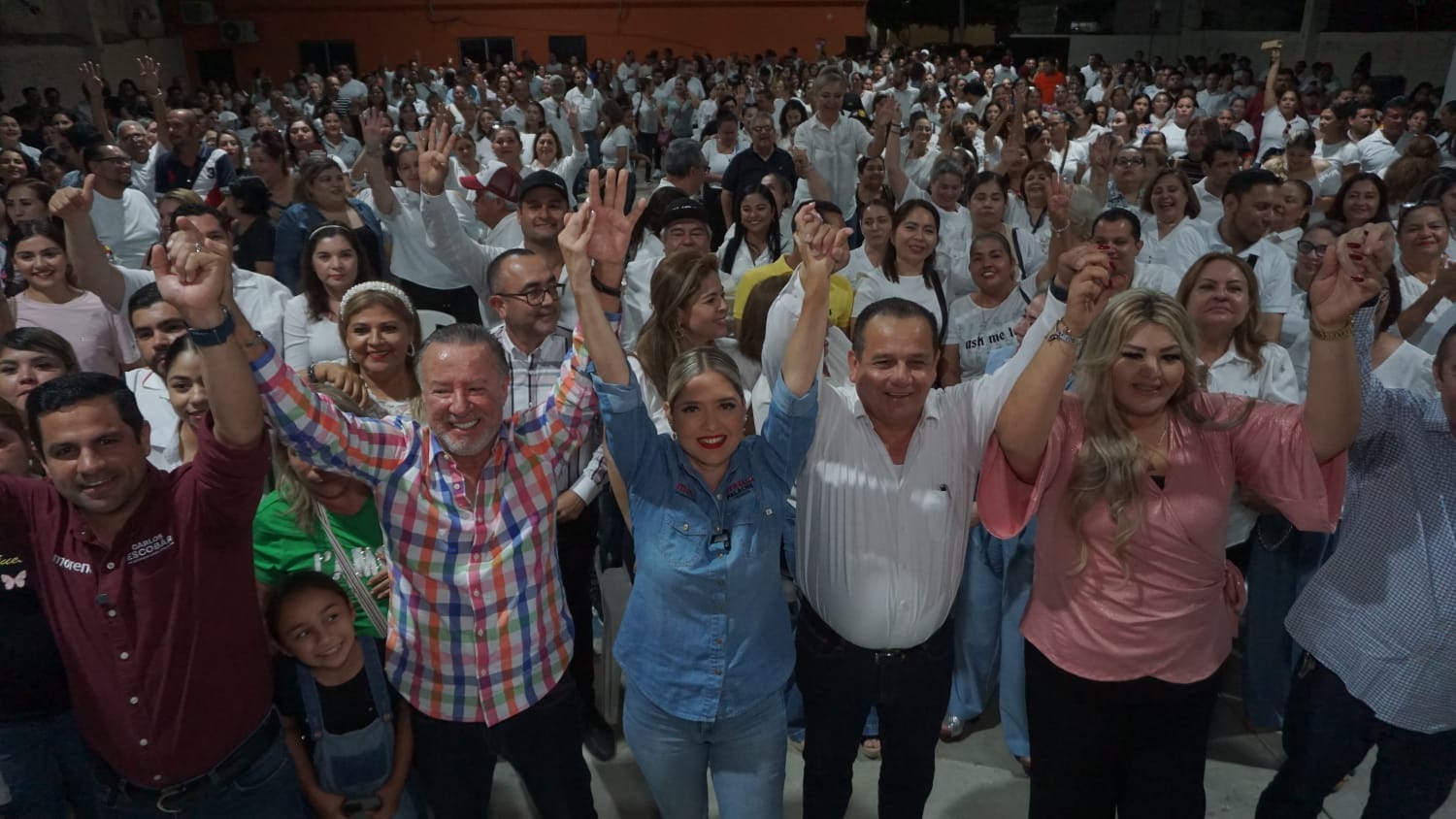 Estrella Palacio se compromete a trabajar por el bien de la educación en el caso de llegar a la presidencia de Mazatlán