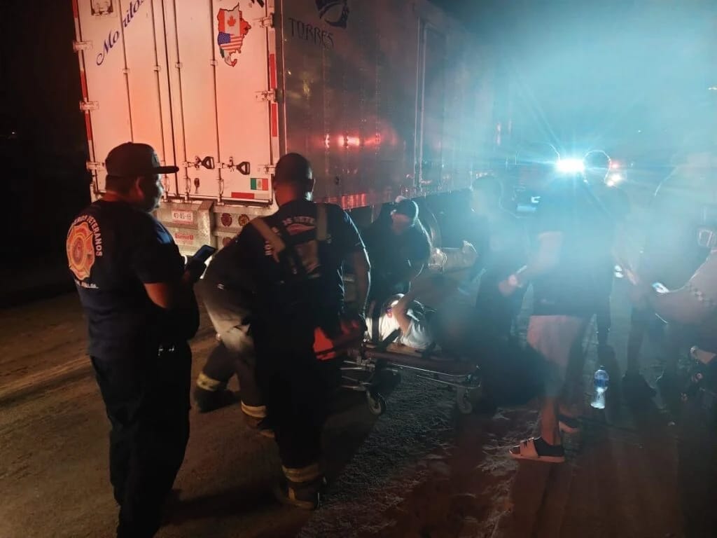 Se registra choque de dos tráileres en la carretera México 15 al sur de Mazatlán