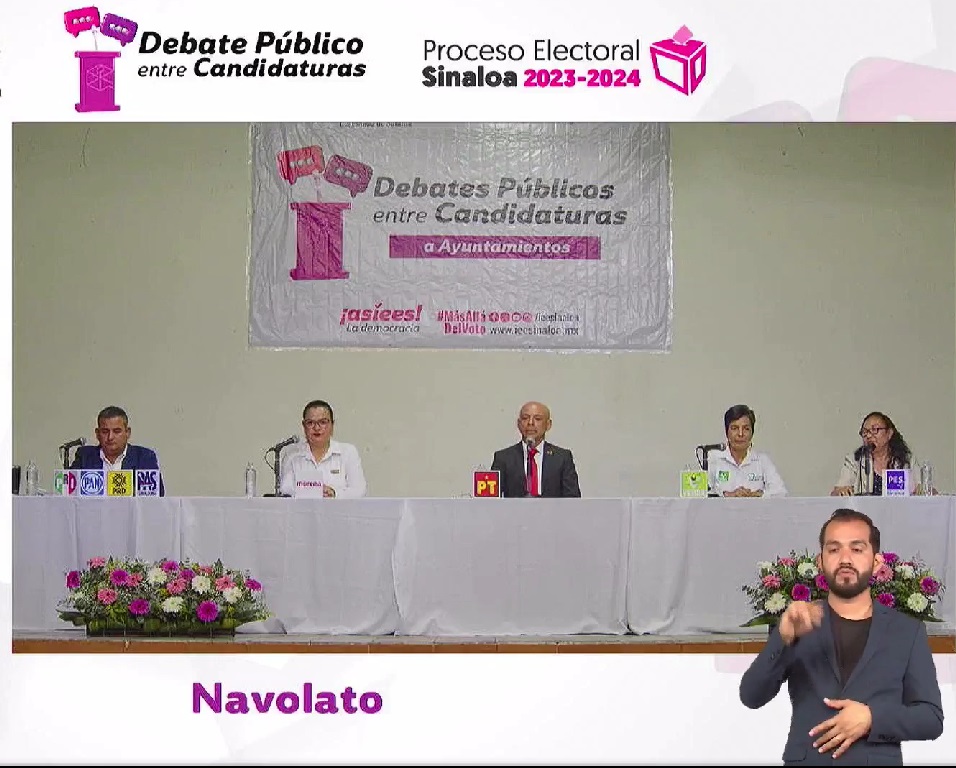 Debaten candidatos a la alcaldía de Navolato; ofrecen servicios públicos y se sacan los trapitos en cartulinas