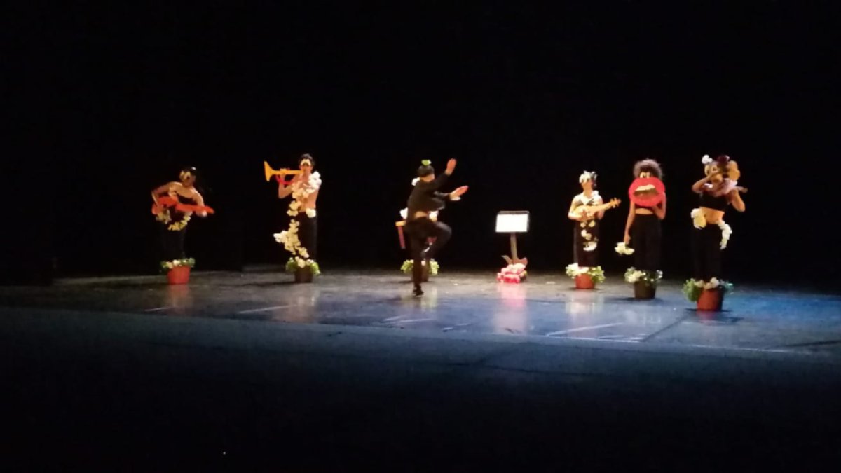 Alumnos del CMA muestran lo aprendido en una presentación en el teatro Ángela Peralta en Mazatlán