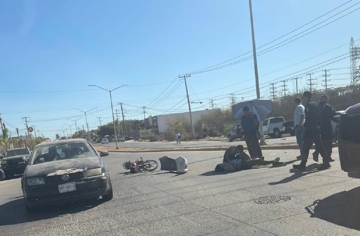 En Los Mochis; una mujer y un joven resultan lesionados tras ser arrollados por un vehículo