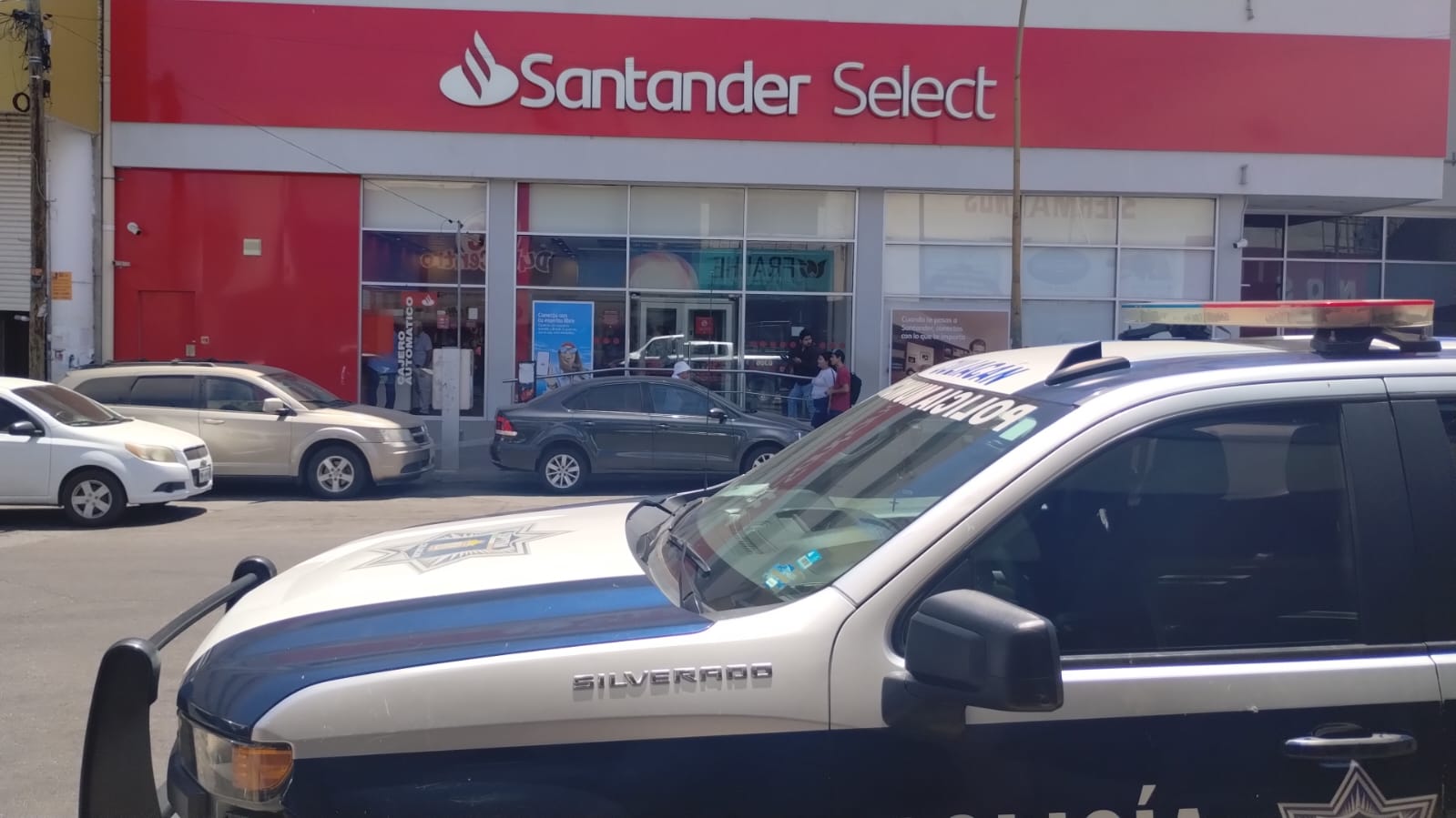 ¡En pleno Centro! Hombre asalta banco en Culiacán