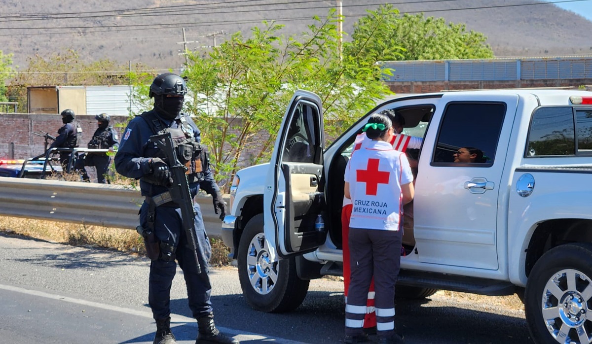Con ráfagas de armas largas asesinan al conductor de camioneta al sur de Culiacán