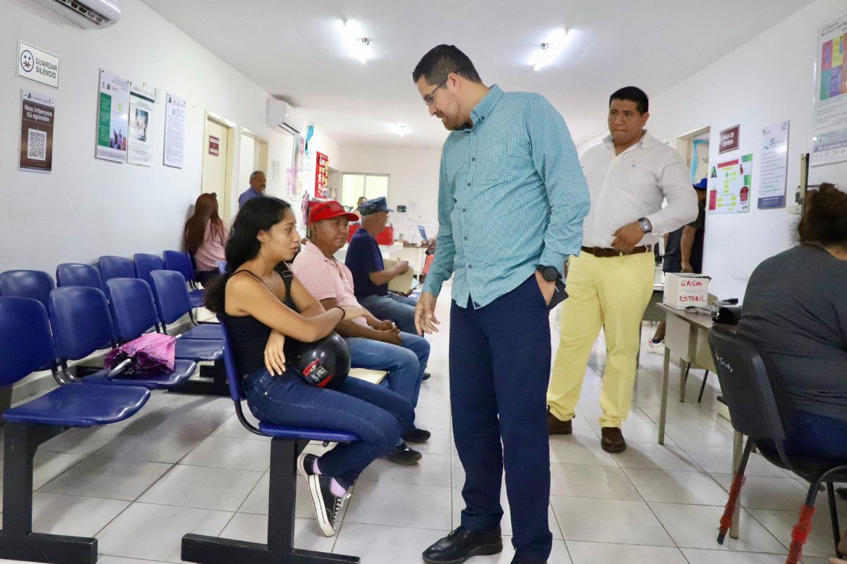 De sorpresa asiste Cuitláhuac González al Centro de Salud de Escuinapa y verifica necesidades