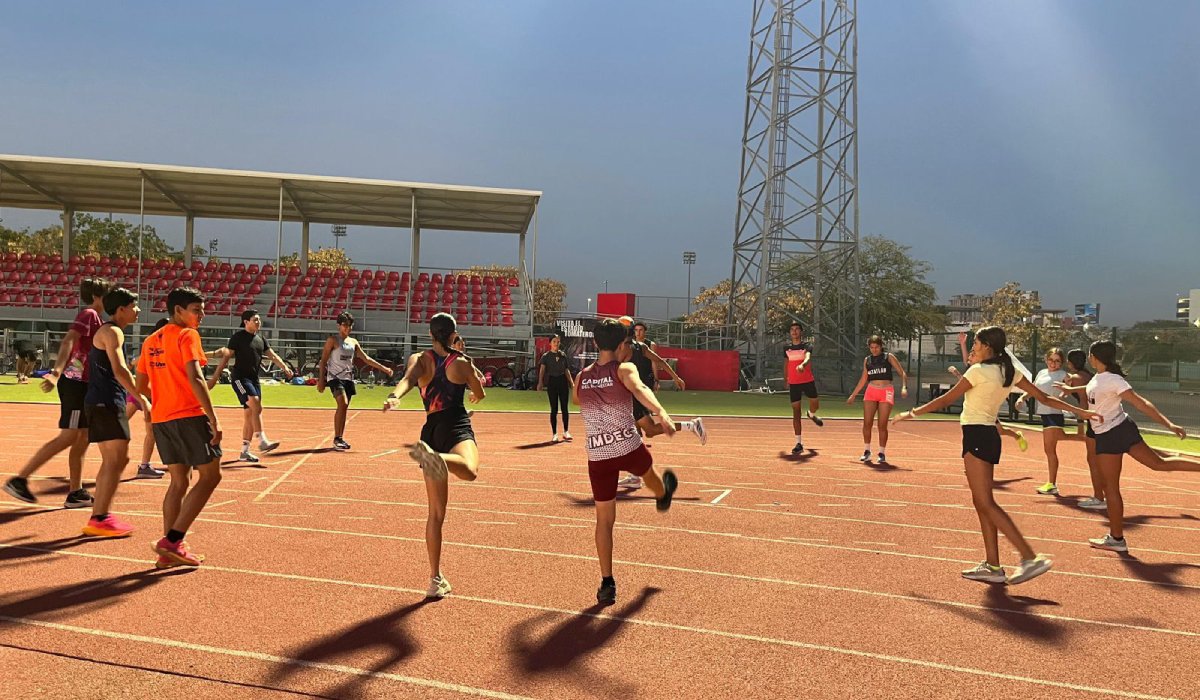 Triatletas culiacanenses se preparan rumbo a los Nacionales Conade 2024