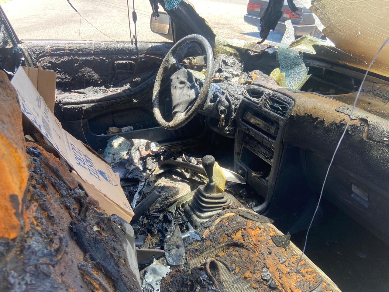 ¡Iba manejando y el auto comenzó a quemarse! Se incendia vehículo sobre Las Torres en Culiacán
