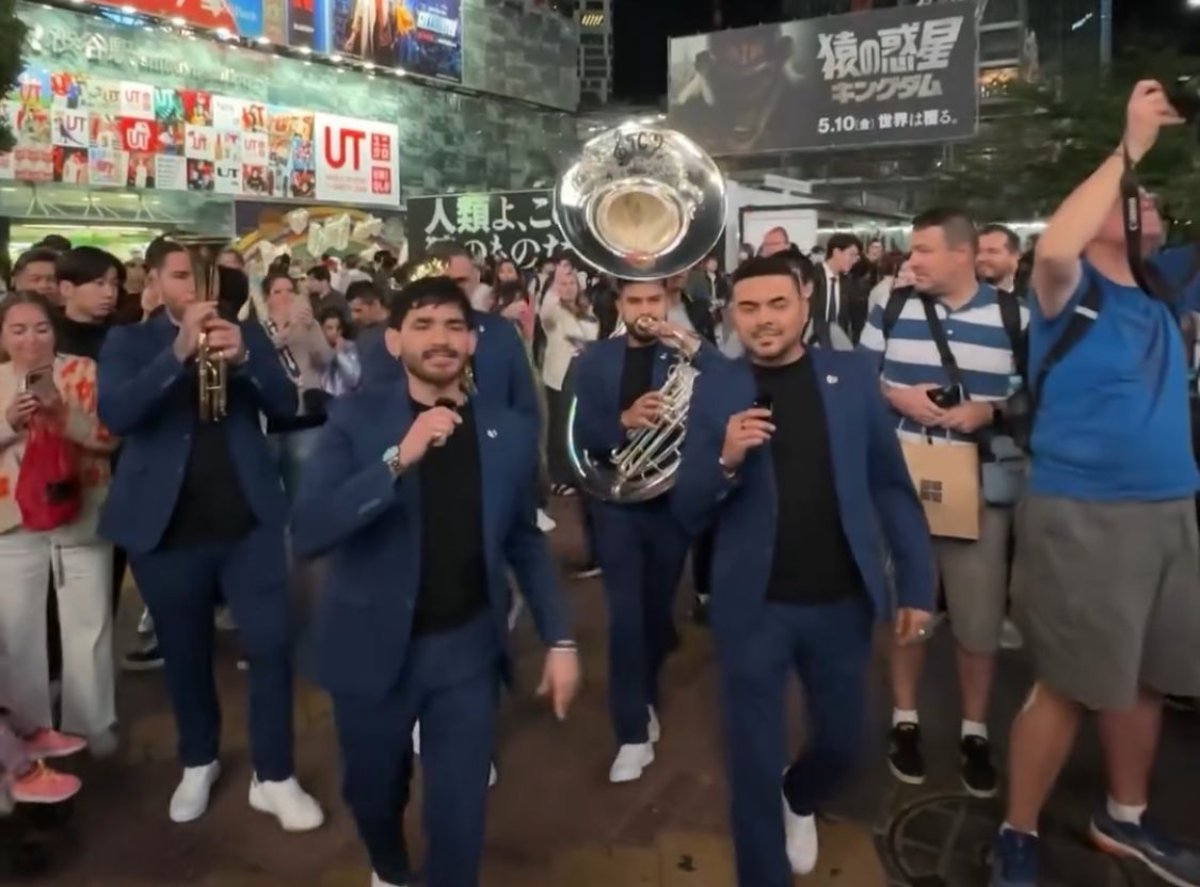 ‘Nos silenciamos y nos retiramos de ahí’, así reaccionó Banda El Recodo en Shibuya, Japón