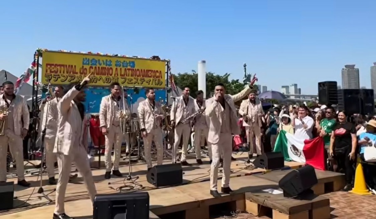 ‘Iuuuu’, así suena la música sinaloense en Japón con la Banda El Recodo
