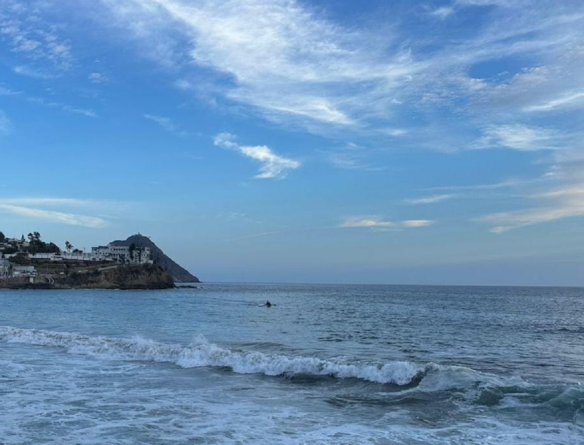 Por negligencia y desatendido, Policía Acuática de Mazatlán detiene a bañista que ignoró advertencia