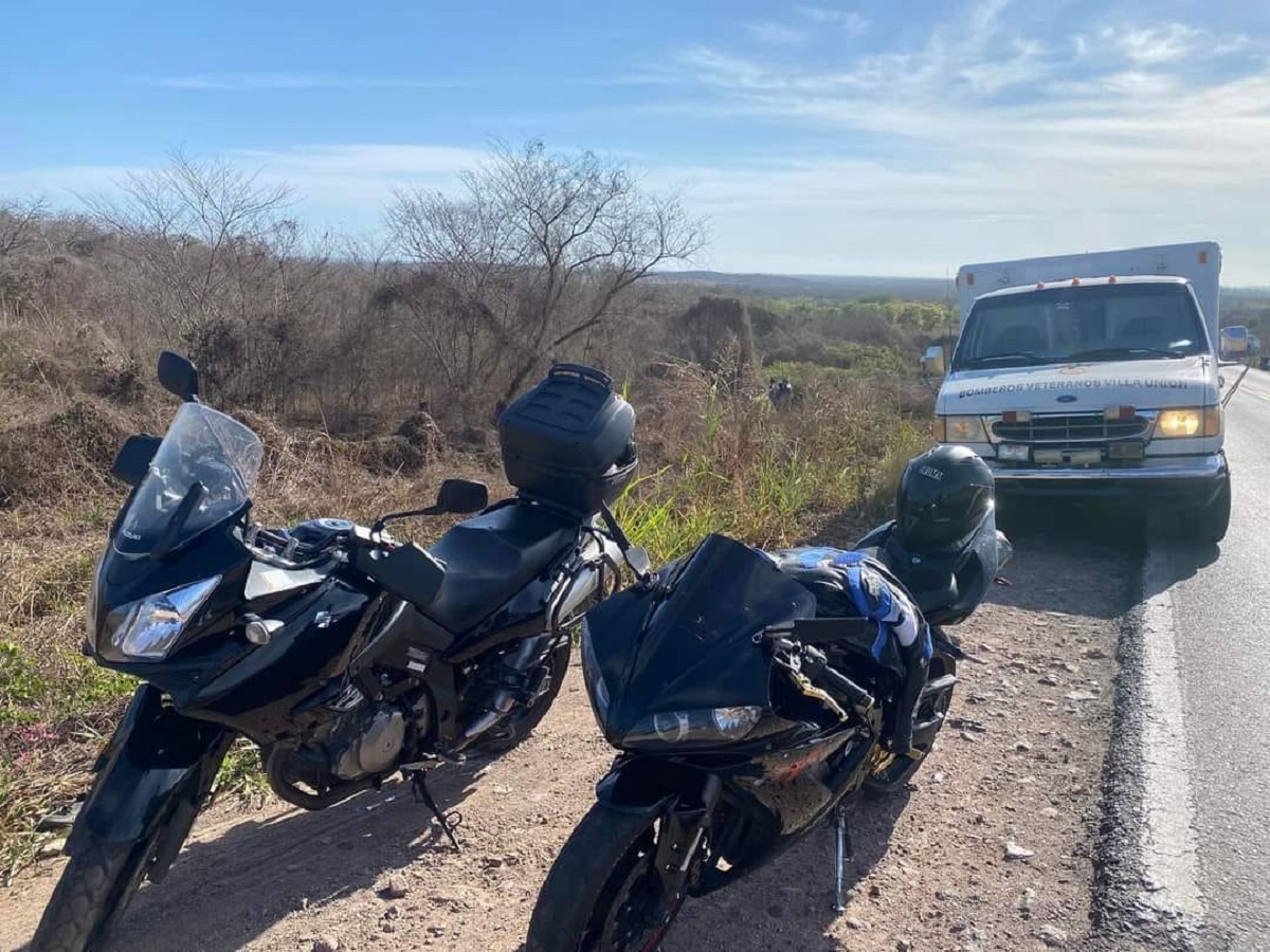 Tráiler impacta a pareja de bikers y los saca 10 metros del camino al sur de Villa Unión