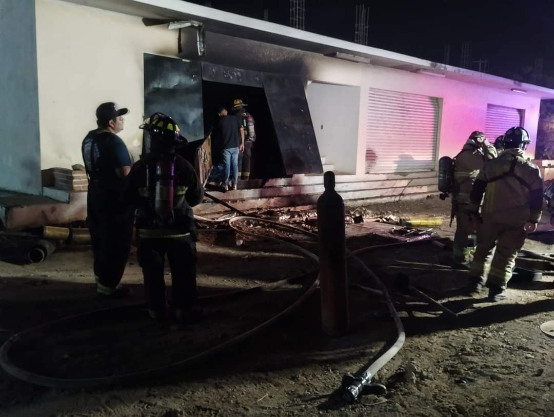 Se incendia y explota bodega utilizada para elaborar pirotecnia, en Mazatlán