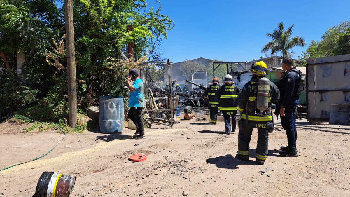 Se queman tres tráileres en taller mecánico de Aguaruto, en Culiacán