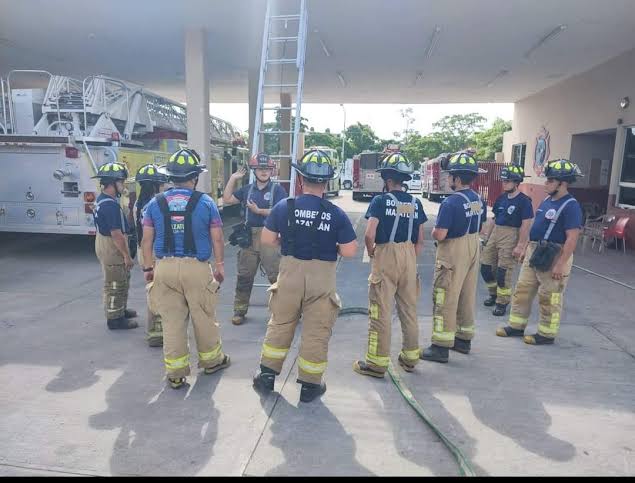 Bomberos Voluntarios de Mazatlán se capacitan para combatir incendios en edificios