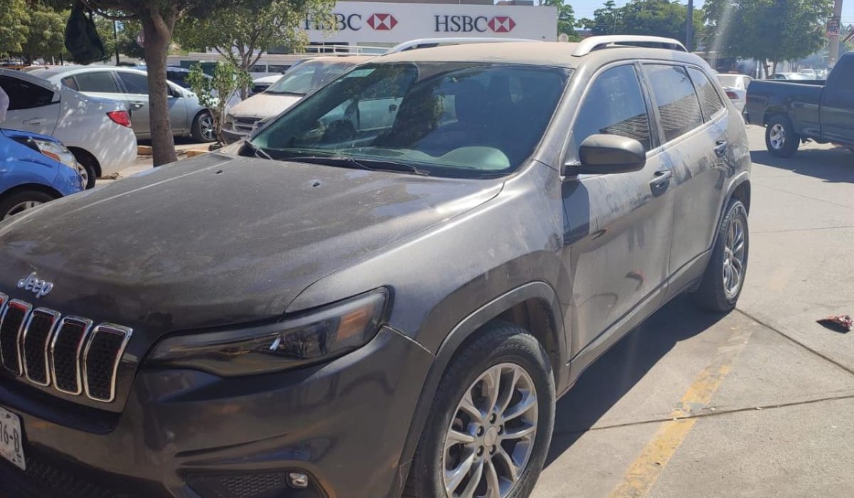 ¡Traía placas sobrepuestas! Policía de Investigación en Guasave recupera una Cherokee robada en USA