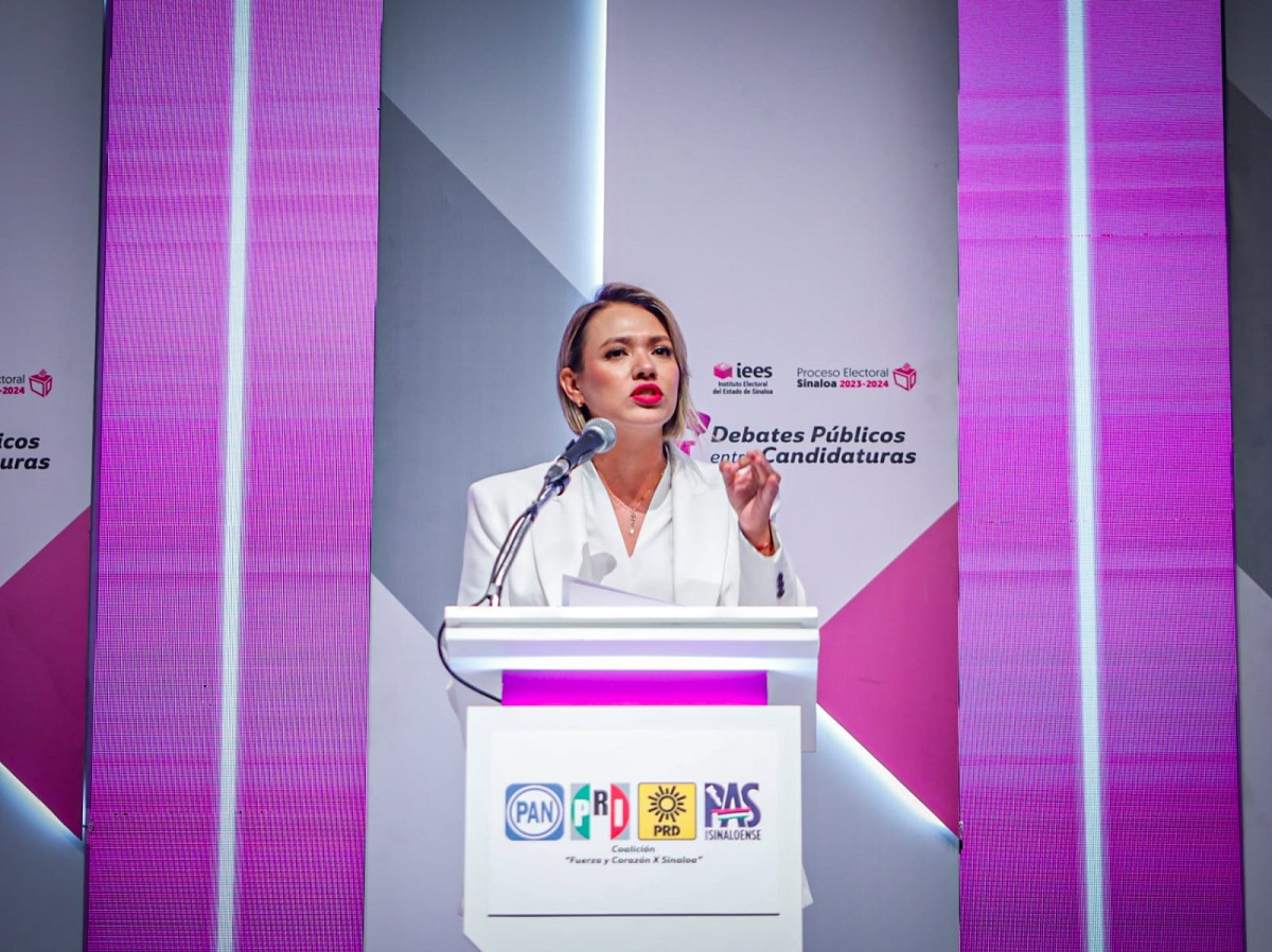 ¡Tras! Reclama Erika Sánchez el uso de carteles en debate a la alcaldía de Culiacán