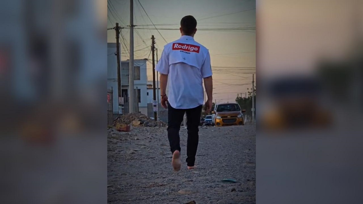 “Los pies en la tierra”; el candidato de Sinaloa que recorre las calles descalzo