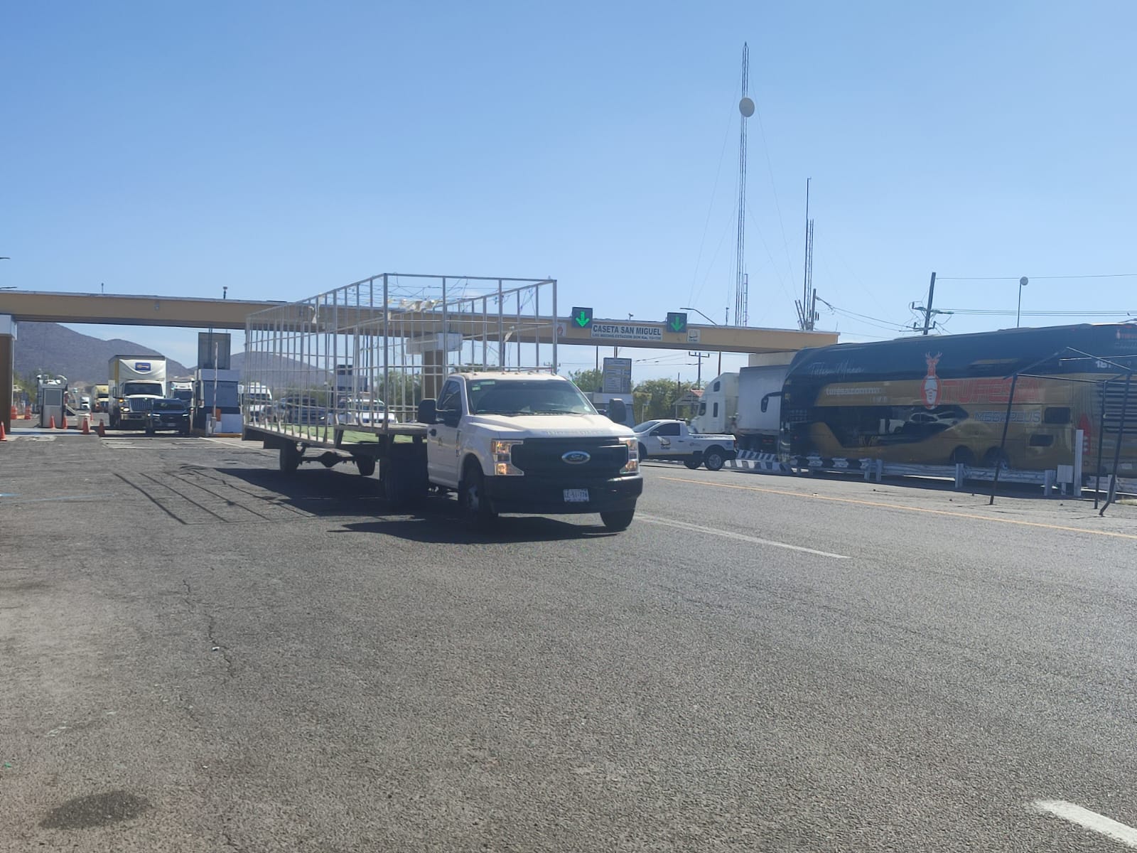 Productores esperan hora para dialogar con Gobernador, pero las casetas no se sueltan: Valdez