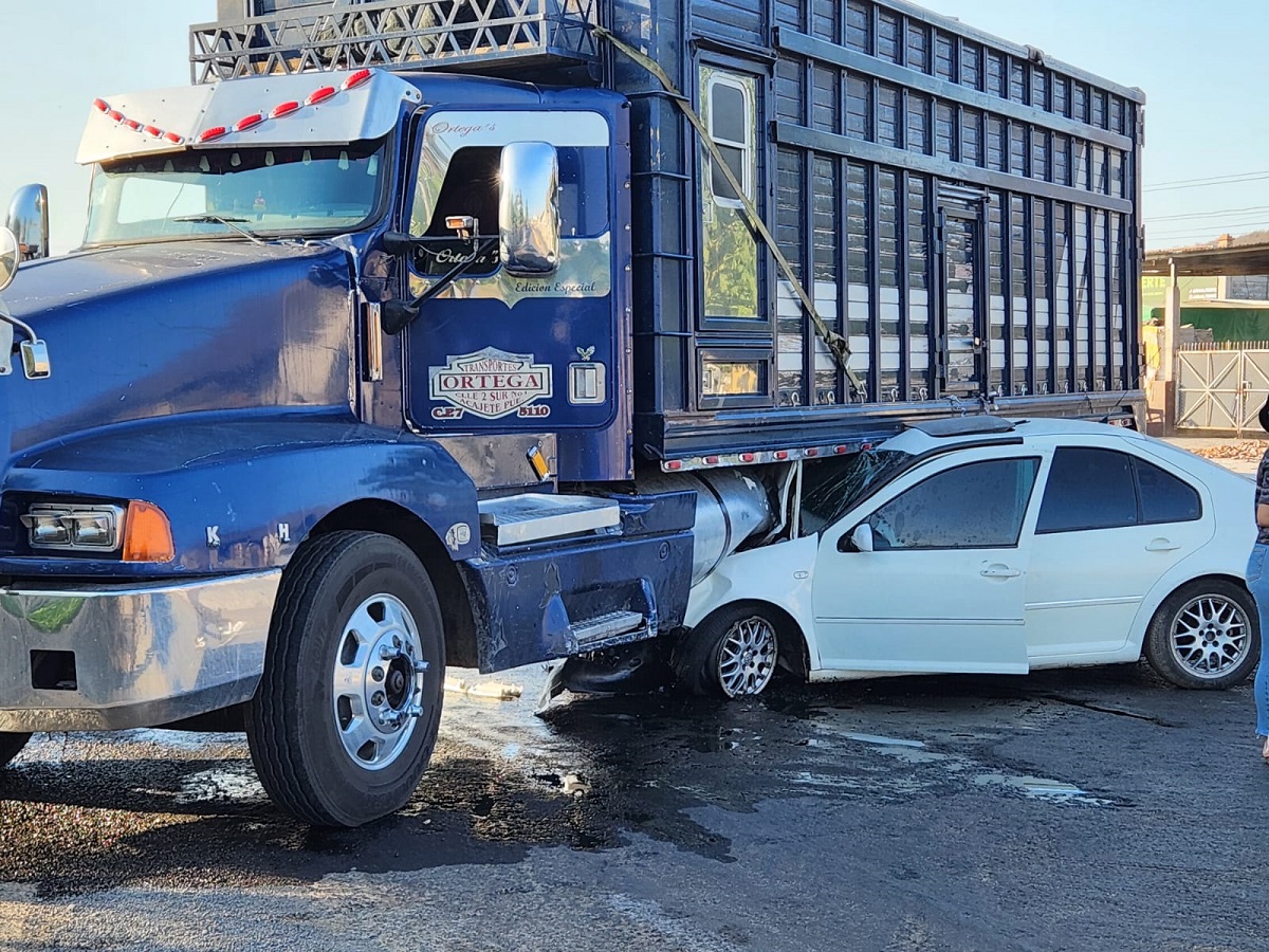 Aparatoso choque al sur de Culiacán deja una persona lesionada