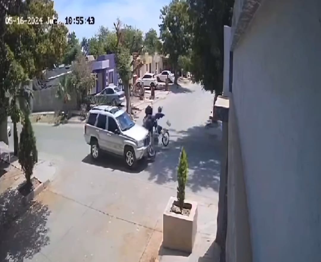 VIDEO | Persecución de la Marina, la presunta causa de choque entre dos motos y una vagoneta en Guasave