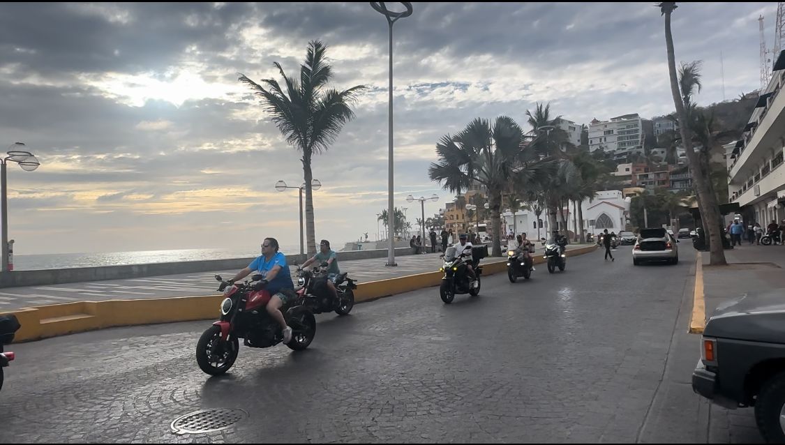 Cierran Olas Altas de Mazatlán para terminar comida masiva motorizada
