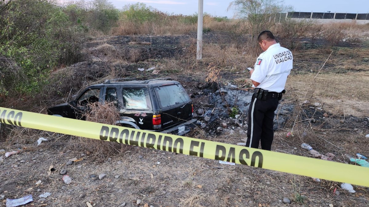 Localizan sin vida a un hombre abajo de una camioneta en la sindicatura Culiacancito, Culiacán