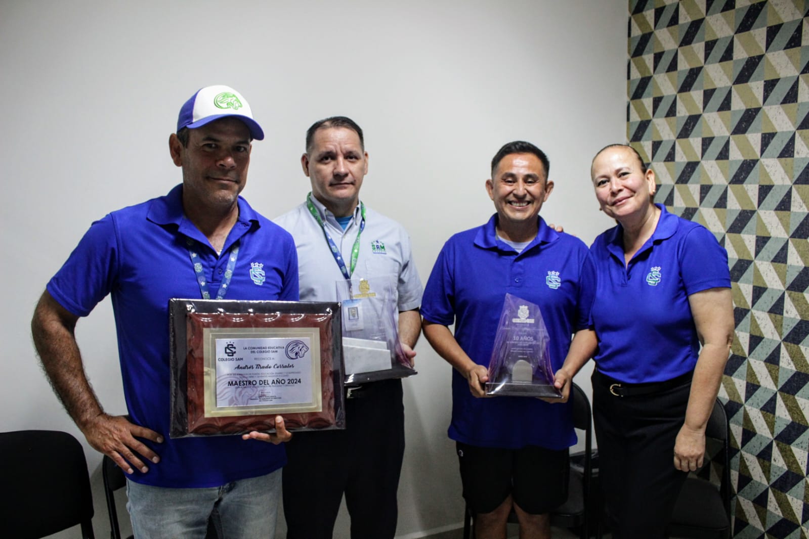 Colegio Sam reconoce al Maestro del Año 2024 y a docentes por su amplia trayectoria y vocación