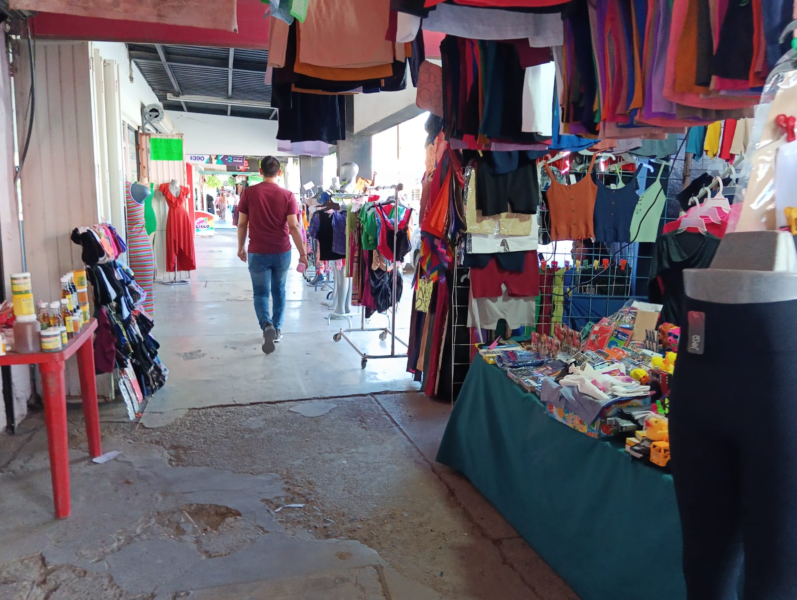 Las plataformas digitales y la informalidad le pega al sector comercio; reportan bajas ventas por el Día del Estudiante