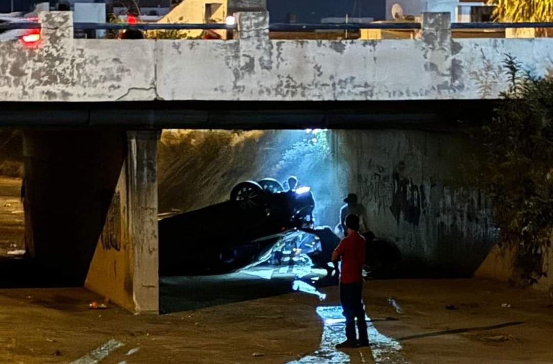 Papá de la influencer Kimberly Loaiza, el conductor volcado al interior de un canal pluvial en Mazatlán