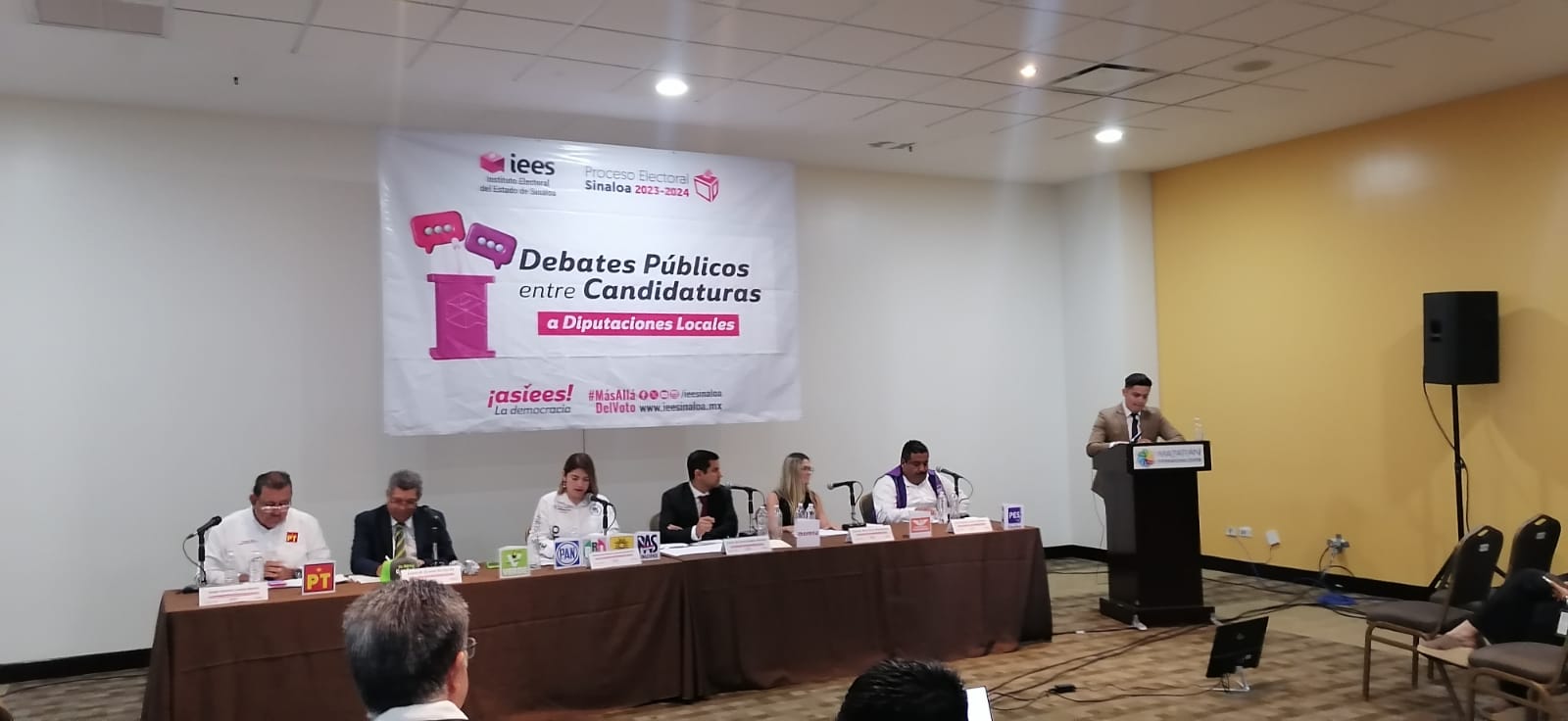 Candidatos del distrito 21 dan a conocer sus propuestas en el primer debate realizado por el IEES